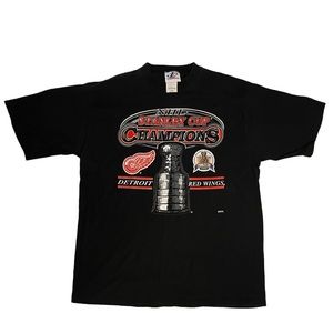 Vintage Black Red Wings TShirt